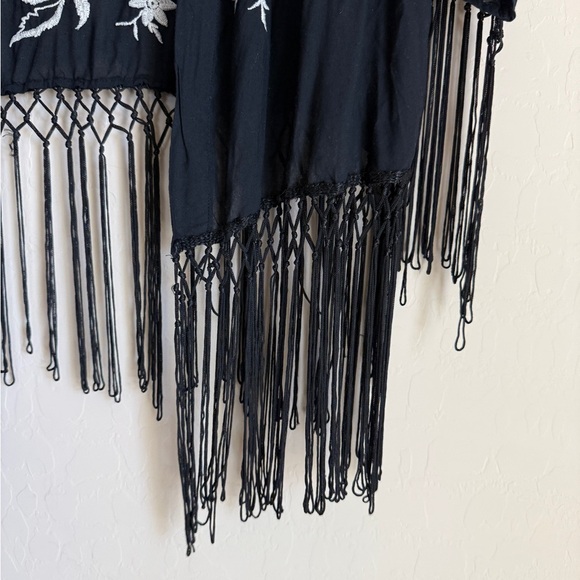 Abercrombie & Fitch Fringe Embroidered Black and White Floral Kimono Western - Picture 5 of 8
